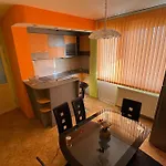 Jules River Garden Apartment *