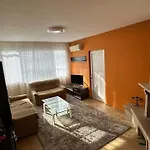 Jules River Garden Apartment *