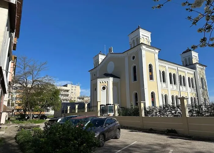 Jules River Garden Daire