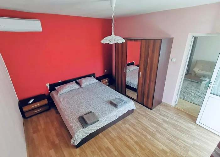 Daire Jules River Garden